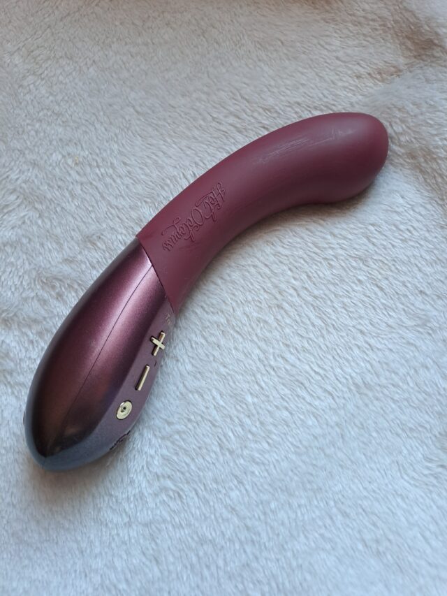 Satisfyer Curvy 2+ waterproof vibrating sex toy, pink and gray with control buttons for pleasure. Ideal for women seeking innovative, high-quality adult toys for intimacy and personal wellness.