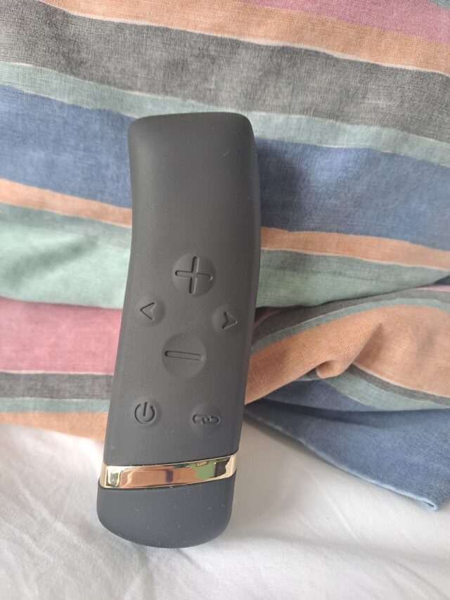 Wireless remote control for sex toys, unobtrusive and compact design, ideal for enhancing intimacy and pleasure, featuring multiple control buttons for customizable experiences.