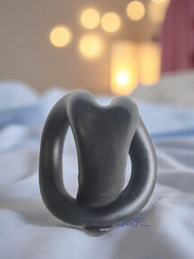 Smooth black silicone anal ring with ergonomic design for enhanced pleasure, featuring stretchy flexibility and durable material. Perfect for adult intimacy, pleasure, and sex toy collection.
