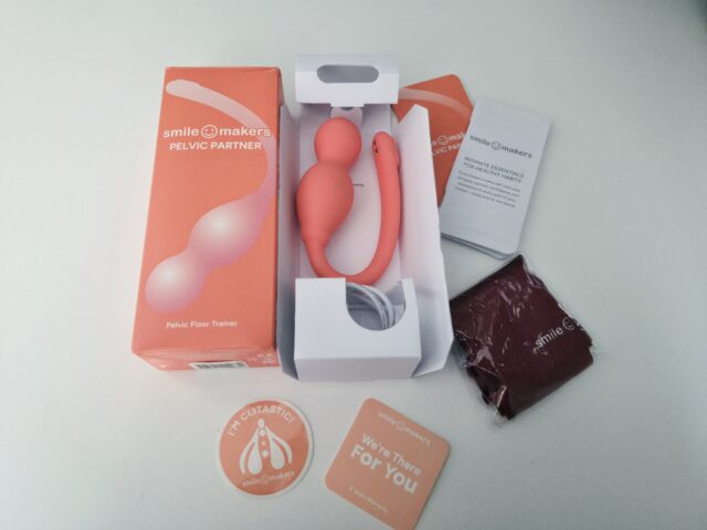 Smile Makers Pelvic Partner in packaging with accessories